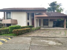Alugo Casa Semi mobiliada Cond. Parque Residências - Adrianópolis