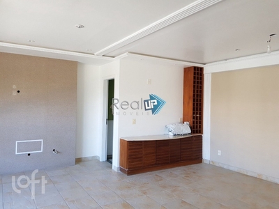Apartamento à venda em Recreio dos Bandeirantes com 227 m², 5 quartos, 2 suítes, 3 vagas