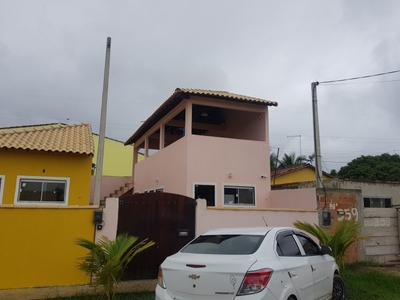 Casa duplex em condomínio fechado em unamar