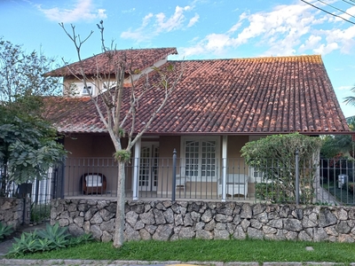 Casa em Badu, Niterói/RJ de 472m² 4 quartos à venda por R$ 2.749.000,00