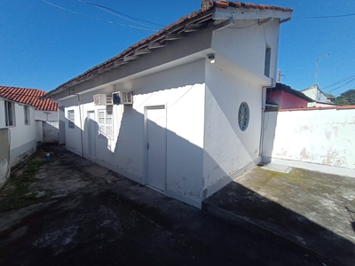 Casa em Centro, Maricá/RJ de 10m² 1 quartos para locação R$ 1.300,00/mes