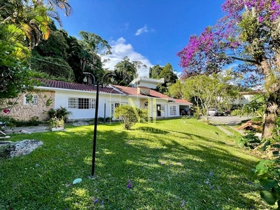 Casa em Iucas, Teresópolis/RJ de 240m² 4 quartos à venda por R$ 1.099.000,00