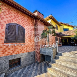 Casa em Jardim dos Oliveiras, Embu das Artes/SP de 409m² 4 quartos para locação R$ 2.200,00/mes