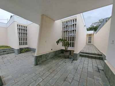 Casa em Vila Jaboticabeira, Taubaté/SP de 250m² 3 quartos para locação R$ 2.200,00/mes