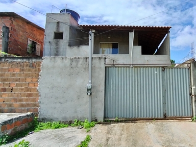 Sobrado em Centro, Camaçari/BA de 200m² 3 quartos à venda por R$ 249.000,00