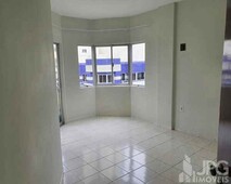 Apartamento á venda com 3 dormitórios no centro de Balneário Camboriú