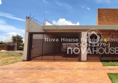Casa Térrea com 4 Quartos à Venda por R$ 1.200.000