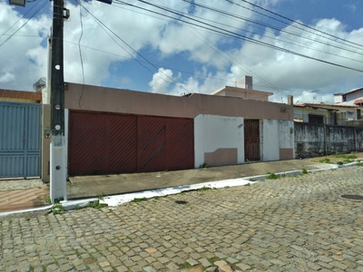 Casa em Candelária, Natal/RN de 181m² 3 quartos à venda por R$ 349.000,00