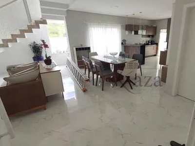 Casa em Condomínio- Jacareí - Condomínio Residencial Vale dos Lagos - 4 Dorm- 300m²