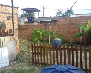 Casa com terro grande tam 11 por 30 com ponto comercial cozinha arejada