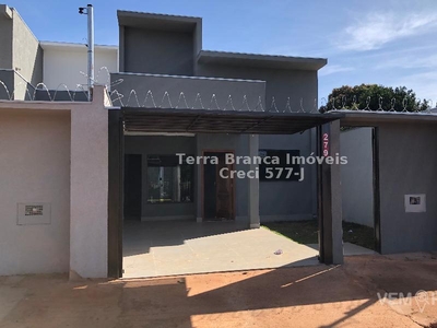 Casa Térrea com 3 Quartos à Venda por R$ 470.000
