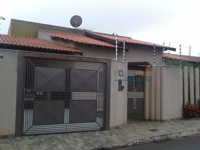 Casa Térrea com 3 Quartos à Venda por R$ 480.000