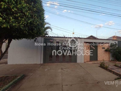 Casa Térrea com 4 Quartos à Venda por R$ 465.000