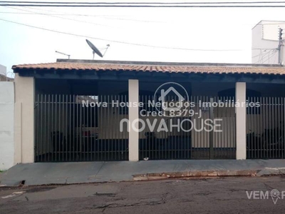 Casa Térrea com 5 Quartos à Venda por R$ 460.000