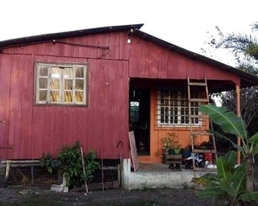 Chácara com casa de madeira e banheiro de alvenaria em Paranaguá PR