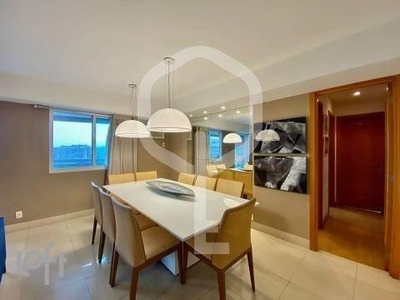 Apartamento à venda em Barra da Tijuca com 252 m², 3 quartos, 2 suítes, 3 vagas
