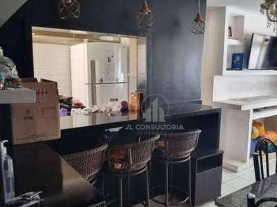 Apartamento com três quartos no sitio cercado