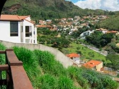 L linda pousada no alto do bairro mamgabeiras, disponibilidade de varios quartos e suites.