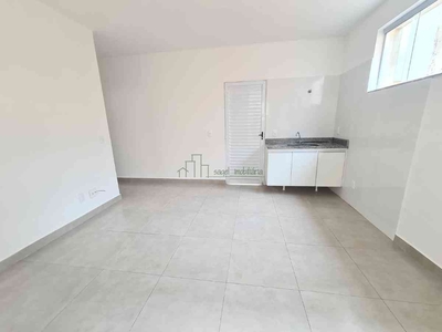 Casa com 2 quartos para alugar no bairro Prado, 50m²