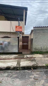 Casa com 3 quartos para alugar no bairro Industrial, 72m²