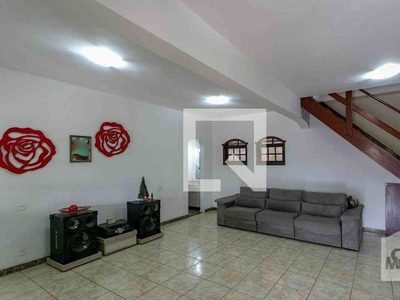 Casa com 4 quartos à venda no bairro Copacabana, 463m²