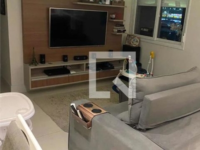 APARTAMENTO no 1º andar com 2 dormitórios e 2 garagens