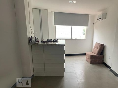 APARTAMENTO no 3º andar com 1 dormitório