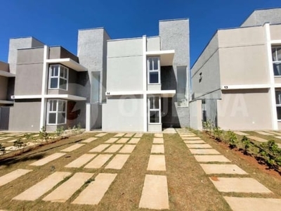 Excelente casa estilo sobrado no condomínio fechado village alto paradiso para aluguel