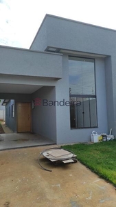 Casa com 3 quartos à venda, 180.0m²