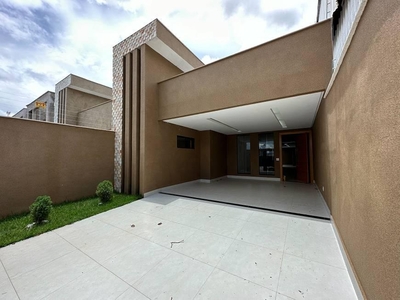 Casa com 3 quartos à venda, 210.0m²