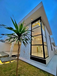 Casa com 4 quartos à venda, 390.0m²