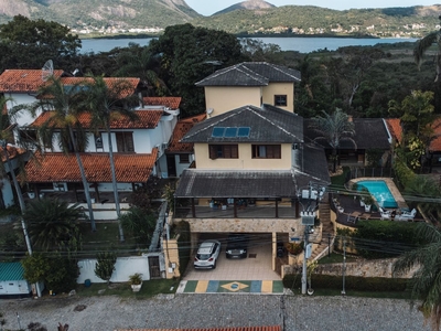 Casa em Camboinhas, Niterói/RJ de 550m² 5 quartos à venda por R$ 2.099.000,00