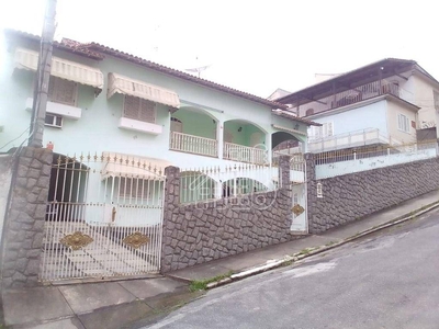 Casa em Centro, São Gonçalo/RJ de 250m² 5 quartos à venda por R$ 799.000,00