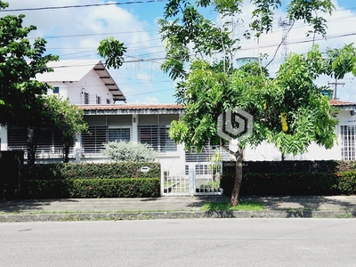 Casa em Cordeiro, Recife/PE de 196m² 4 quartos à venda por R$ 749.000,00