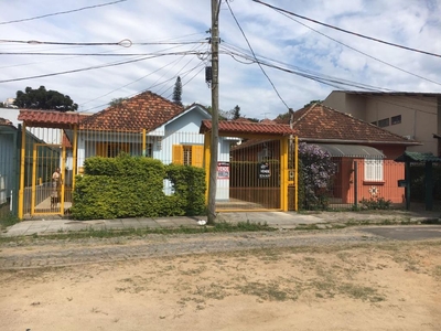 Casa em Passo da Areia, Porto Alegre/RS de 136m² 4 quartos à venda por R$ 784.000,00