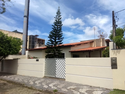 Casa em Pituba, Salvador/BA de 120m² 3 quartos para locação R$ 5.500,00/mes