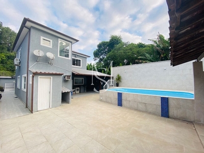 Casa em Pontal (Cunhambebe), Angra dos Reis/RJ de 220m² 4 quartos à venda por R$ 889.000,00 ou para locação R$ 5.700,00/mes
