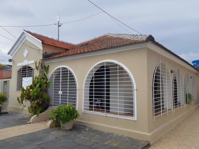 Casa em Salgadinho, Olinda/PE de 300m² 3 quartos à venda por R$ 799.000,00