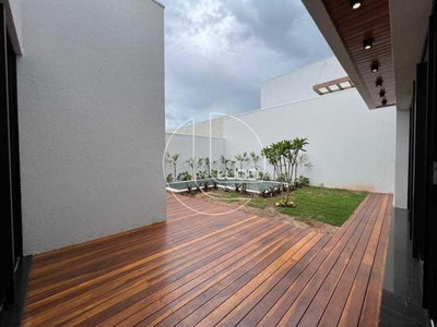 Cond. horizontal casa com 3 quartos à venda, 243.0m²