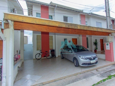 Sobrado em Vila Santos, Caçapava/SP de 150m² 3 quartos à venda por R$ 399.000,00