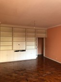 Apartamento à venda em Laranjeiras com 125 m², 3 quartos, 1 suíte, 1 vaga