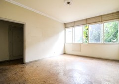 Apartamento à venda em Laranjeiras com 120 m², 3 quartos, 1 suíte, 1 vaga