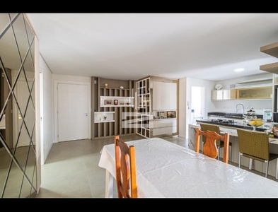 Apartamento no Bairro Ponta Aguda em Blumenau com 3 Dormitórios (3 suítes) e 159 m²
