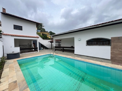 Casa em Itaipu, Niterói/RJ de 300m² 3 quartos para locação R$ 3.500,00/mes