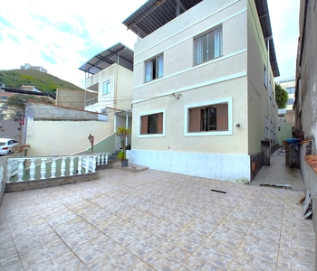 Casa em São Mateus, Juiz de Fora/MG de 200m² 5 quartos à venda por R$ 628.000,00