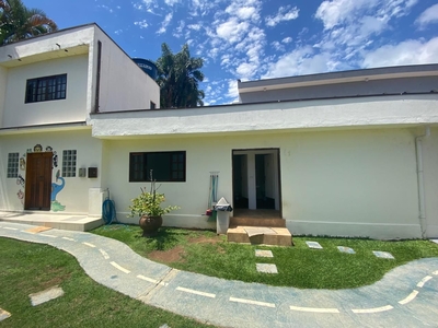 Casa em Vila Santo Antônio, Cotia/SP de 240m² 4 quartos à venda por R$ 1.099.000,00 ou para locação R$ 5.200,00/mes