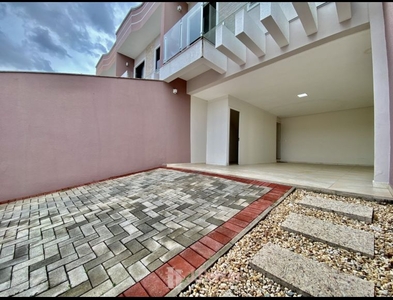 Casa no Bairro Velha em Blumenau com 3 Dormitórios (1 suíte) e 110 m²