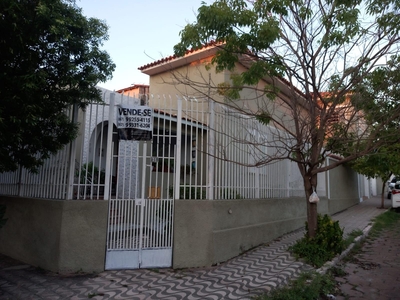 Sobrado em Centro, Corumbá/MS de 150m² 4 quartos à venda por R$ 549.000,00