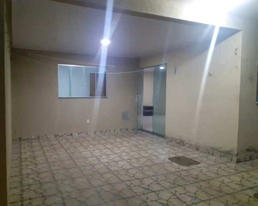 ALUGO CASA DE 03 QTS, TODA NO BLINDEX, GARAGEM R$ 1.700,00