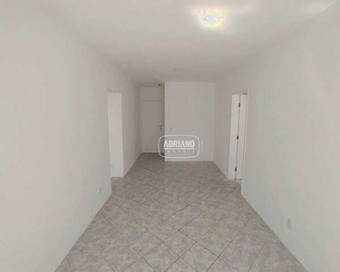 Apartamento com 2 dormitórios para alugar, 59 m² por R$ 2.991,67/mês - Capoeiras - Florian